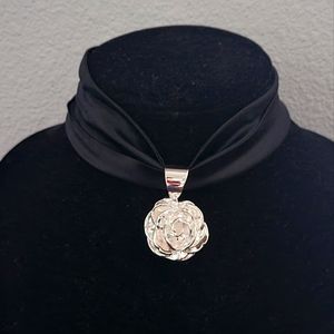 Sterling Silver 925 Rose Pendent Choker with Saten Choke Wrap New